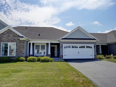 1009 Pathway Ln, Webster, NY 14580