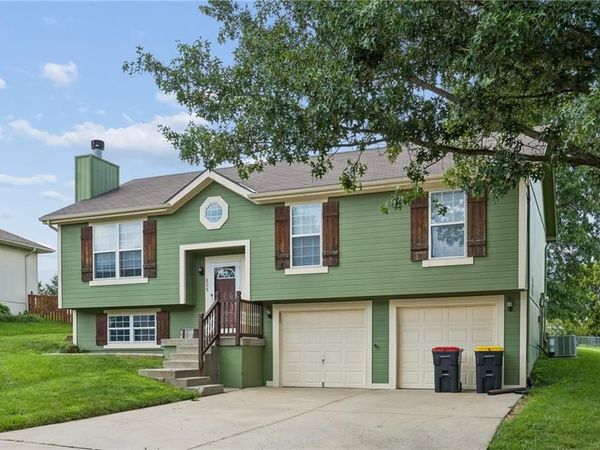 808 Pine Crest Avenue, Kearney, MO 64060