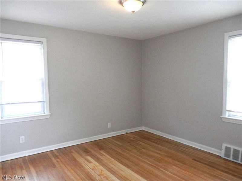 1277 Iroquois Avenue, Mayfield Heights, OH 44124 Photo 10
