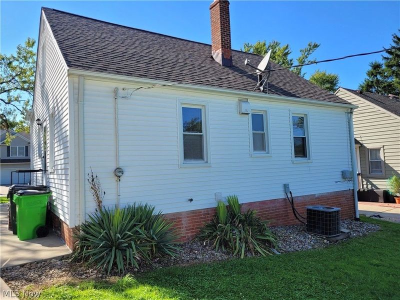1277 Iroquois Avenue, Mayfield Heights, OH 44124 Photo 2
