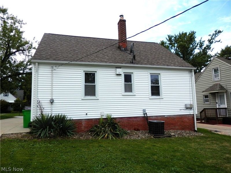 1277 Iroquois Avenue, Mayfield Heights, OH 44124 Photo 2