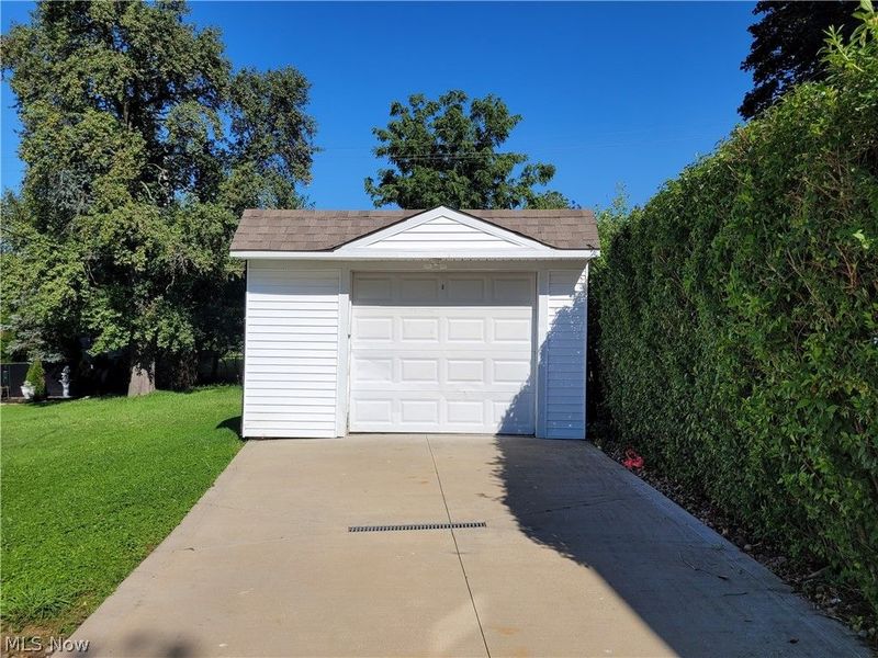 1277 Iroquois Avenue, Mayfield Heights, OH 44124 Photo 3