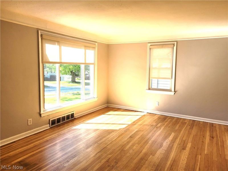 1277 Iroquois Avenue, Mayfield Heights, OH 44124 Photo 5