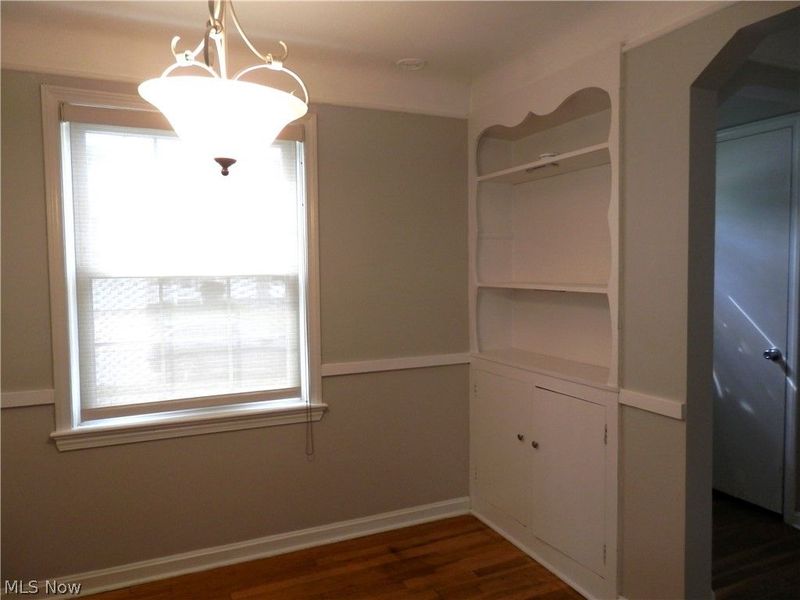1277 Iroquois Avenue, Mayfield Heights, OH 44124 Photo 9