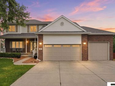 5915 Arrowwood Road, Lincoln, NE 68526