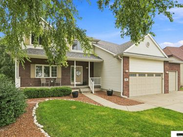 5915 Arrowwood Road, Lincoln, NE 68526