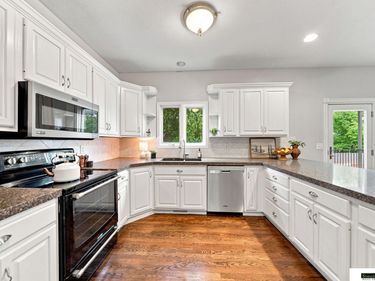 5915 Arrowwood Road, Lincoln, NE 68526