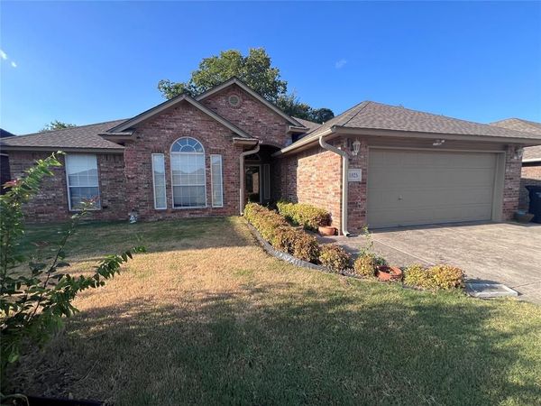 1825 SE 1st Street, Moore, OK 73160