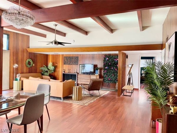 1332 5th Place , Las Vegas, NV 89104