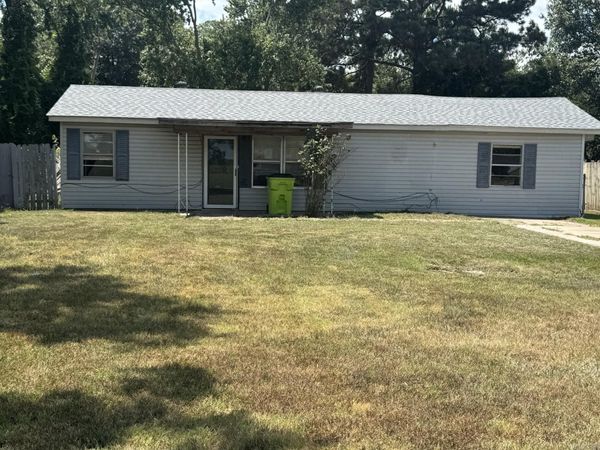 1108 S Oak St, Stuttgart, AR 72160