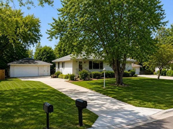 7925 Penn Avenue N, Brooklyn Park, MN 55444