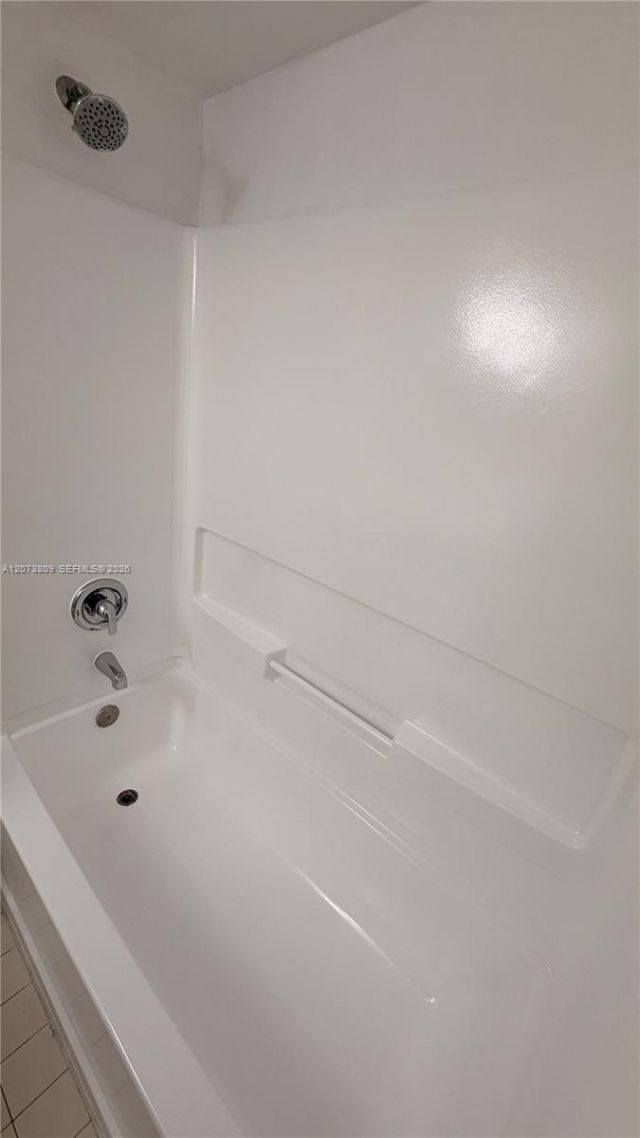 7075 NW 186th St, Unit C208, Hialeah, FL 33015 Photo