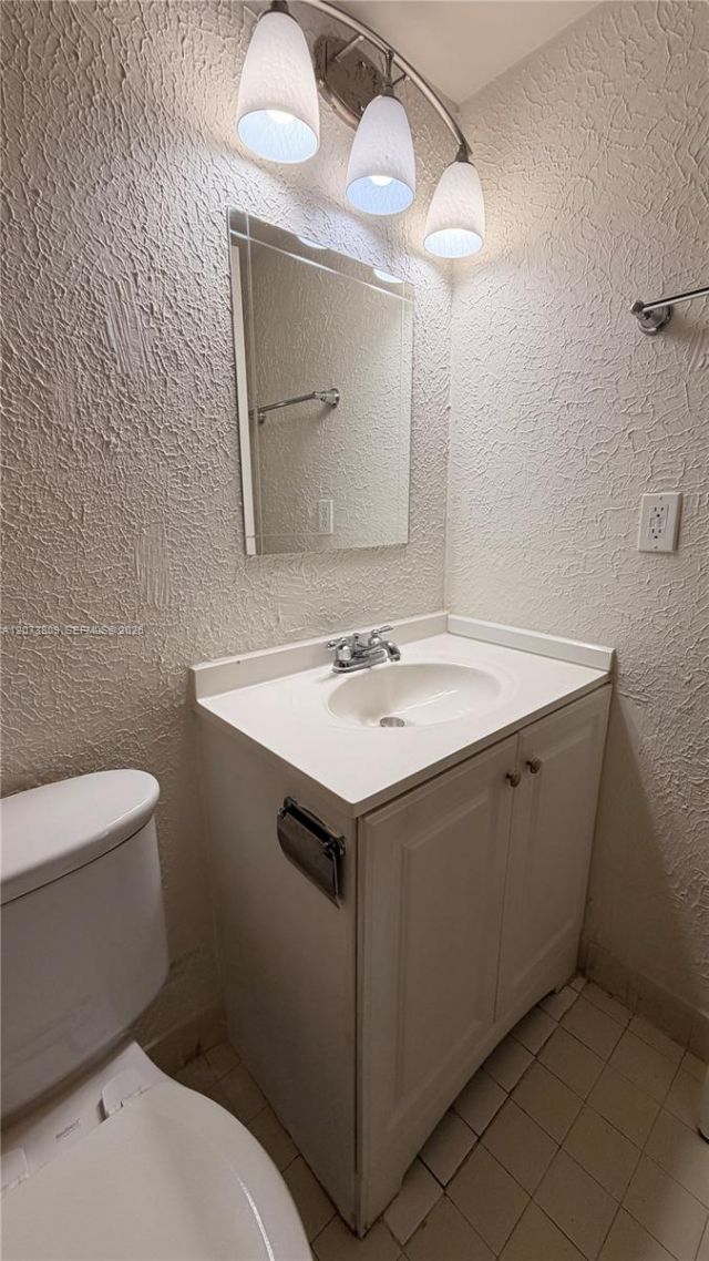 7075 NW 186th St, Unit C208, Hialeah, FL 33015 Photo
