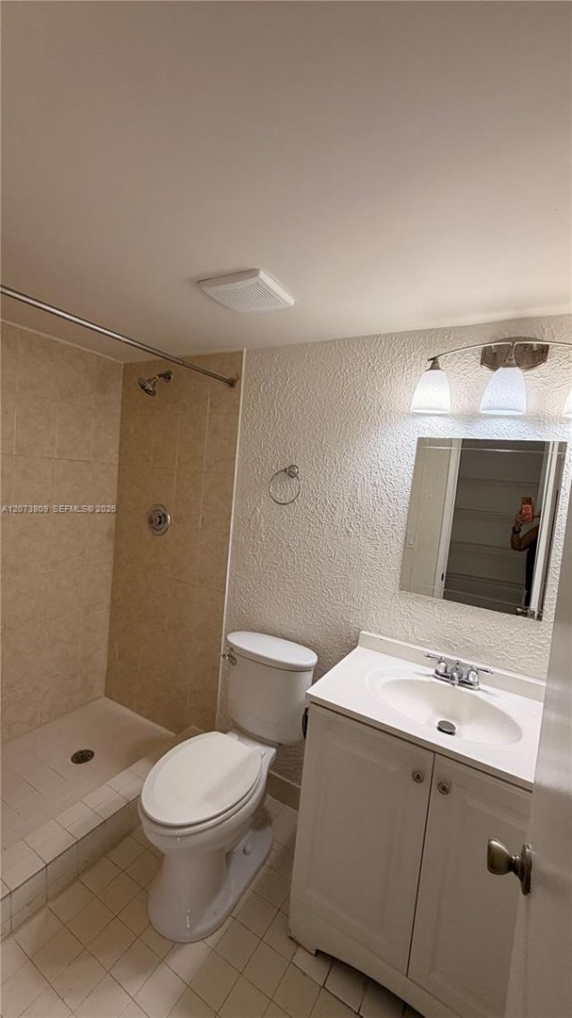 7075 NW 186th St, Unit C208, Hialeah, FL 33015 Photo