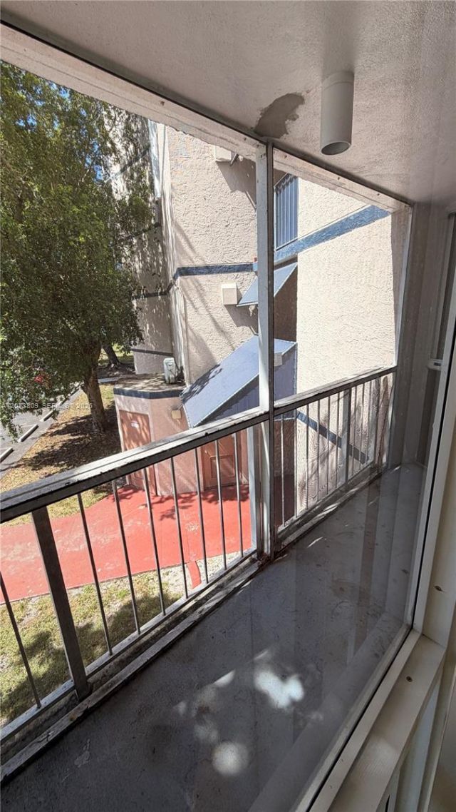 7075 NW 186th St, Unit C208, Hialeah, FL 33015 Photo