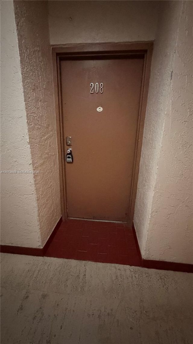 7075 NW 186th St, Unit C208, Hialeah, FL 33015 Photo