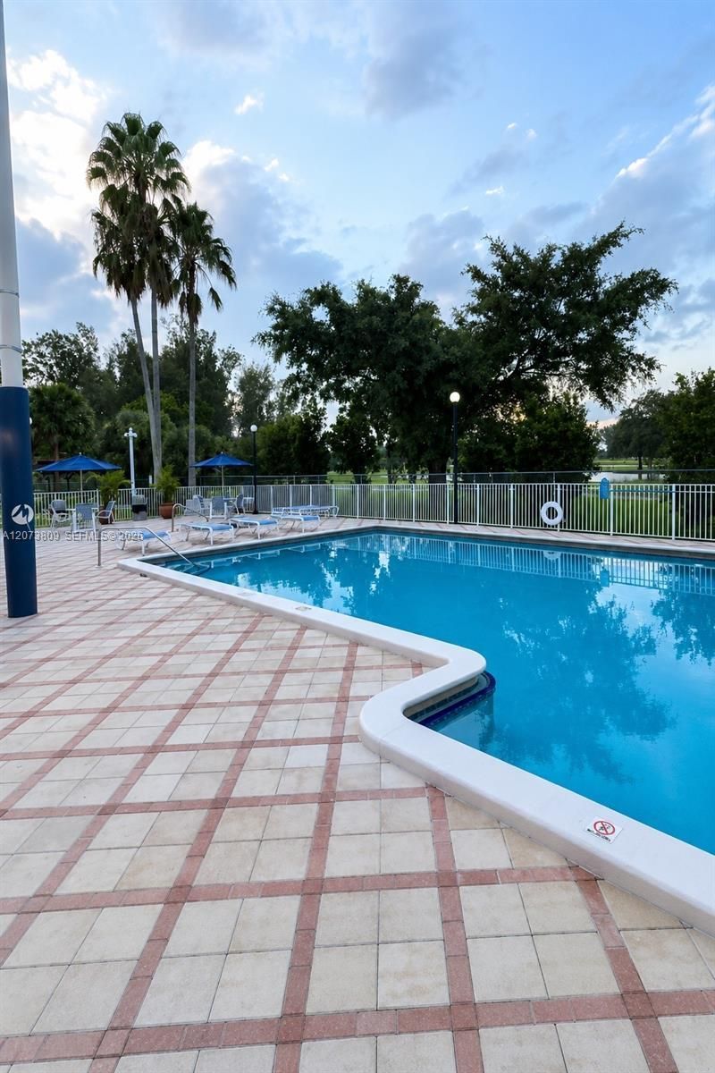 7075 NW 186th St, Unit C208, Hialeah, FL 33015 Photo