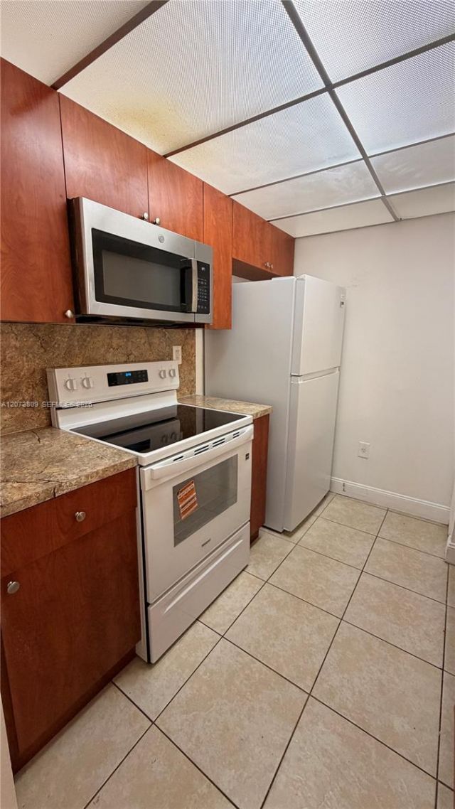 7075 NW 186th St, Unit C208, Hialeah, FL 33015 Photo