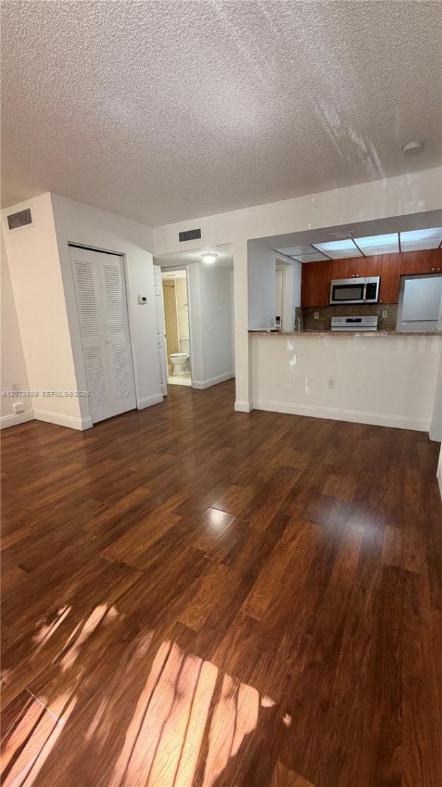 7075 NW 186th St, Unit C208, Hialeah, FL 33015 Photo