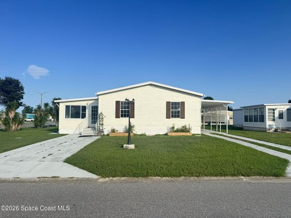 1001 Waterway Drive , Barefoot Bay, FL 32976