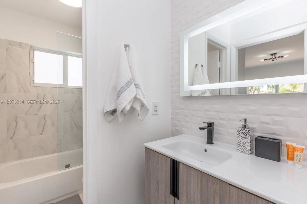 6509 NE 5th Ave , Unit Orange, Miami, FL 33138 Photo