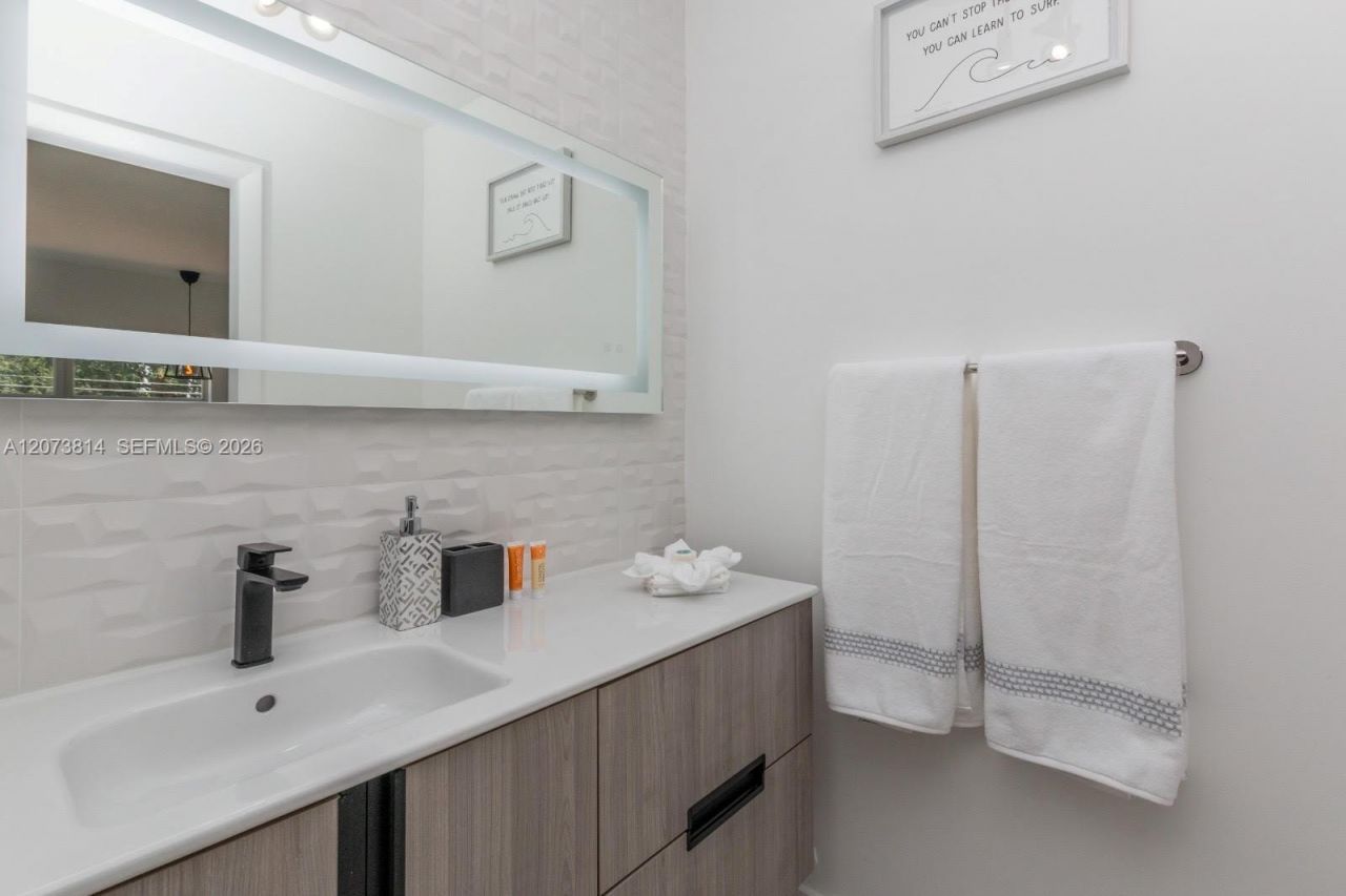6509 NE 5th Ave , Unit Orange, Miami, FL 33138 Photo