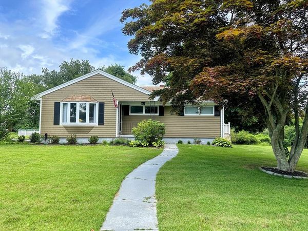 67 Montgomery Rd, Swansea, MA 02777