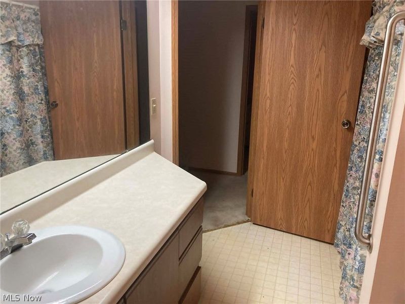 21 Stratford Green Drive, Unit 1, Canfield, OH 44406 Photo 18