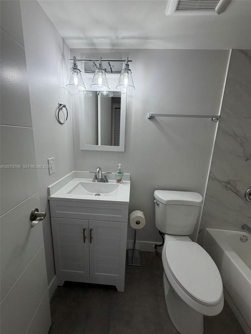 1360 W 41st St , Unit 103, Hialeah, FL 33012 Photo