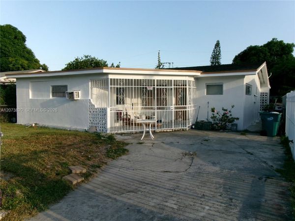 864 NW 116th St , Miami, FL 33168
