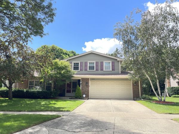 1039 Garfield Avenue , Libertyville, IL 60048
