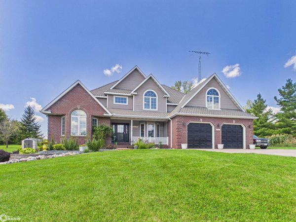 2561 Osburn Avenue, Oskaloosa, IA 52577