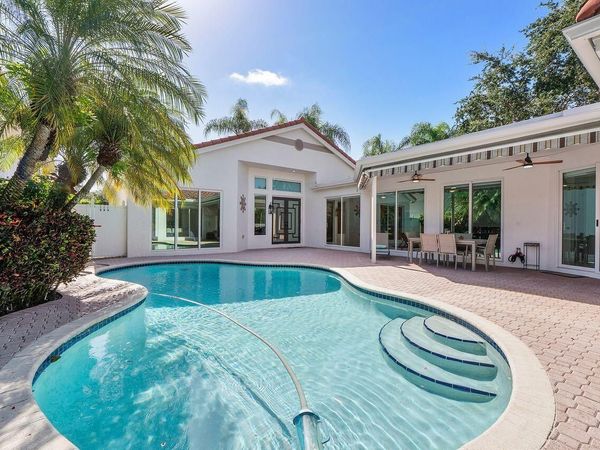 1081 BEL AIRE Drive E, Pembroke Pines, FL 33027