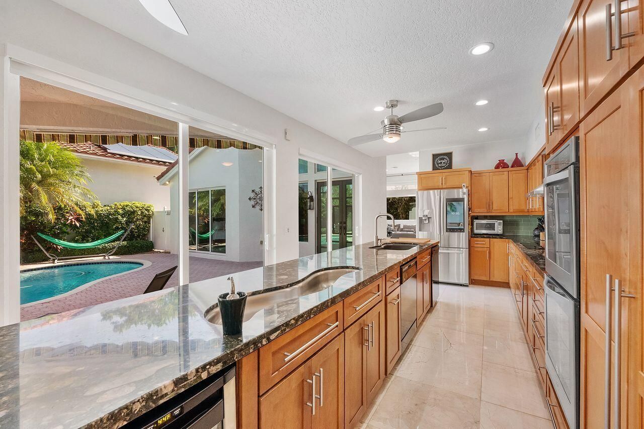1081 Bel Aire Drive E, Pembroke Pines, FL 33027 Photo
