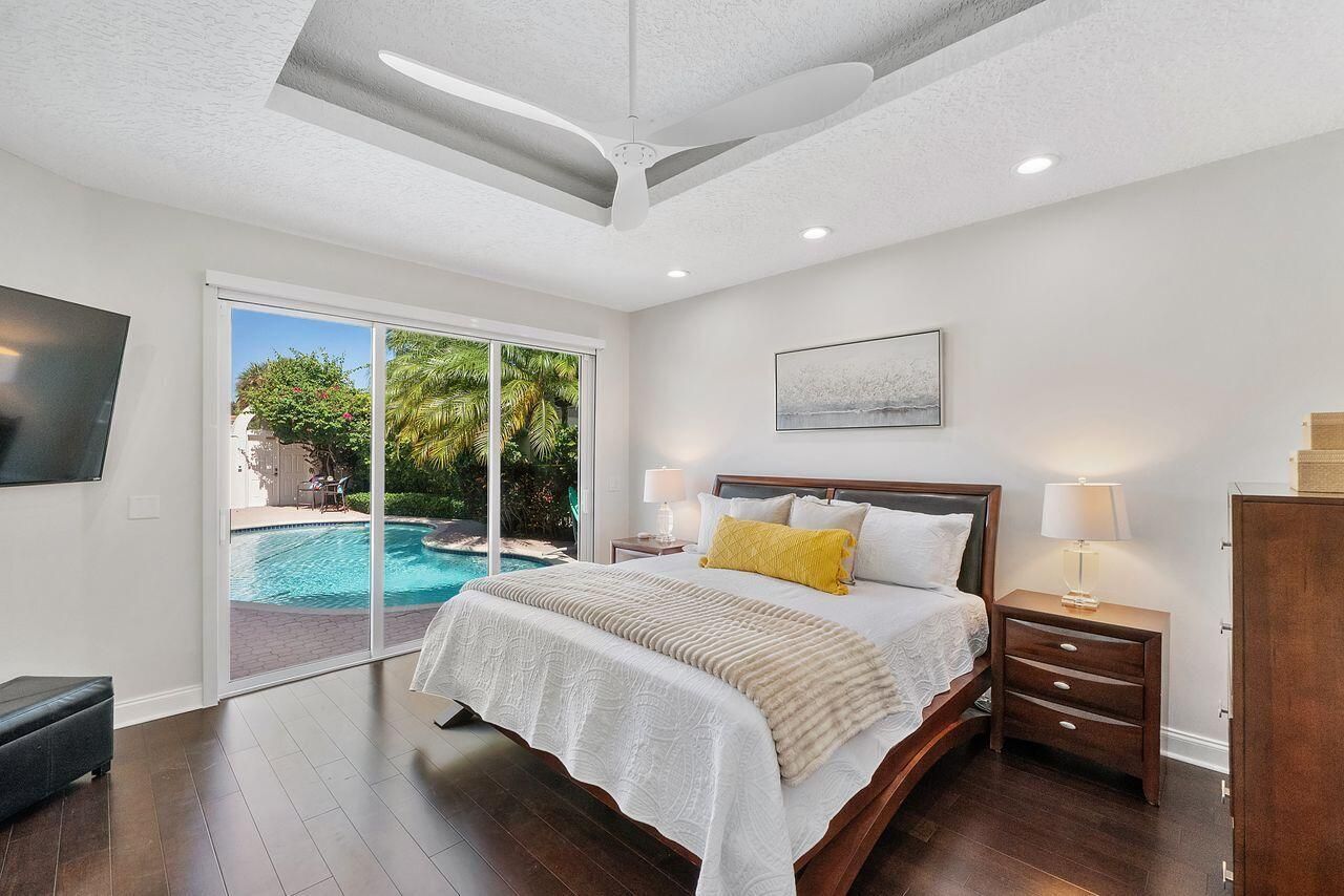 1081 Bel Aire Drive E, Pembroke Pines, FL 33027 Photo
