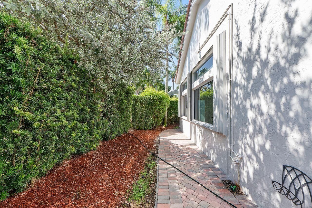1081 Bel Aire Drive E, Pembroke Pines, FL 33027 Photo