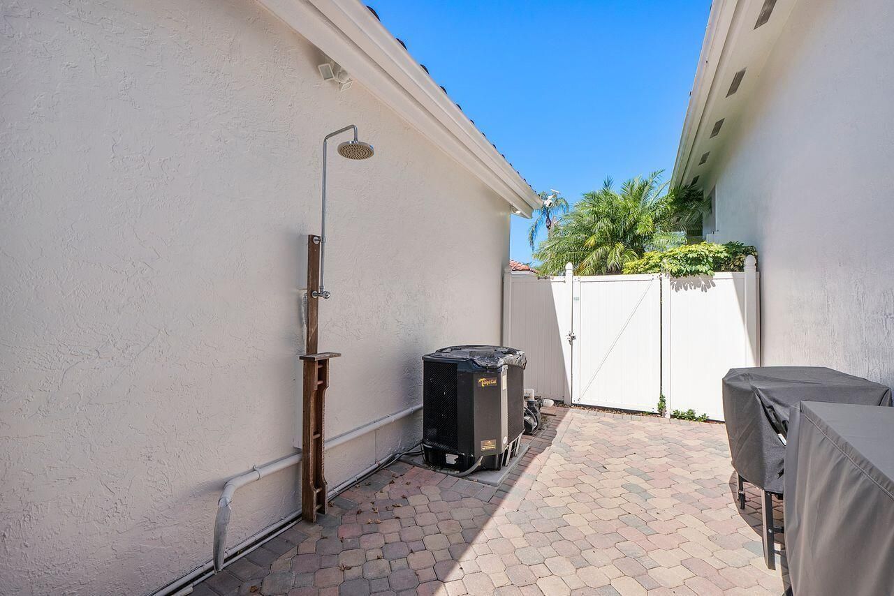 1081 Bel Aire Drive E, Pembroke Pines, FL 33027 Photo