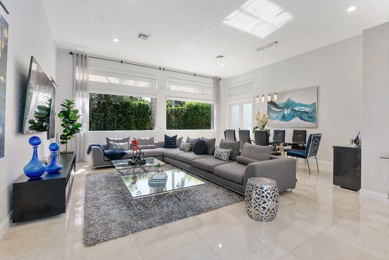1081 Bel Aire Drive E, Pembroke Pines, FL 33027 Photo
