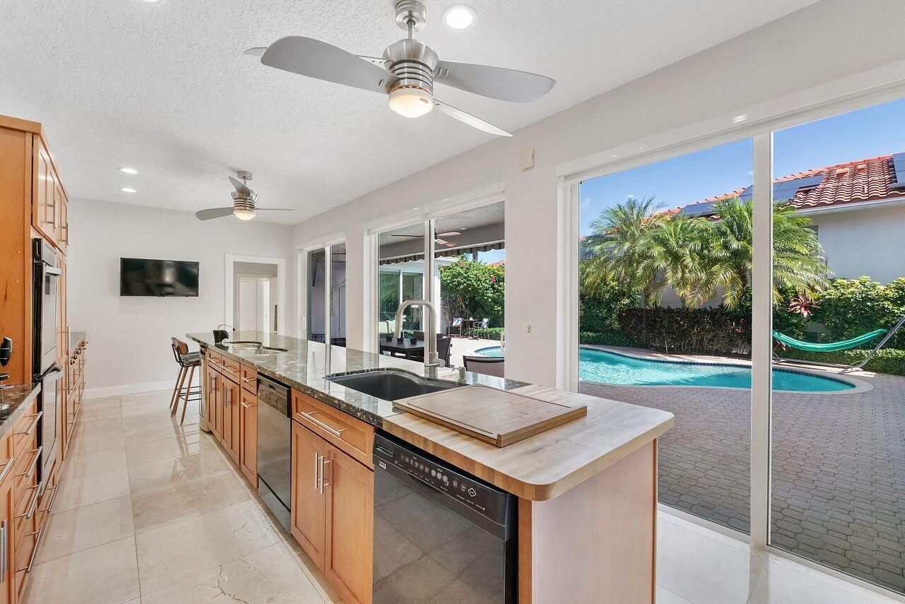 1081 Bel Aire Drive E, Pembroke Pines, FL 33027 Photo