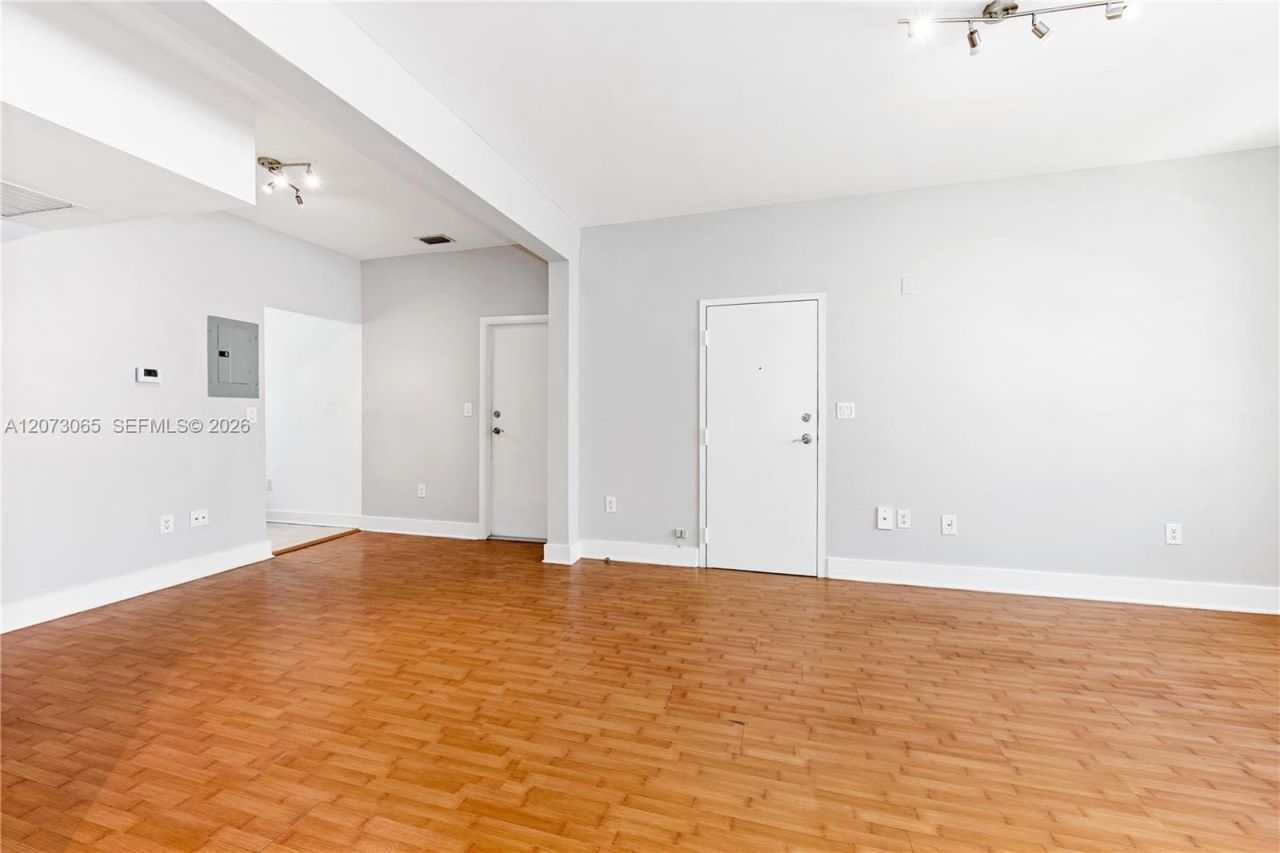 1000 Meridian Ave , Unit 8, Miami Beach, FL 33139 Photo