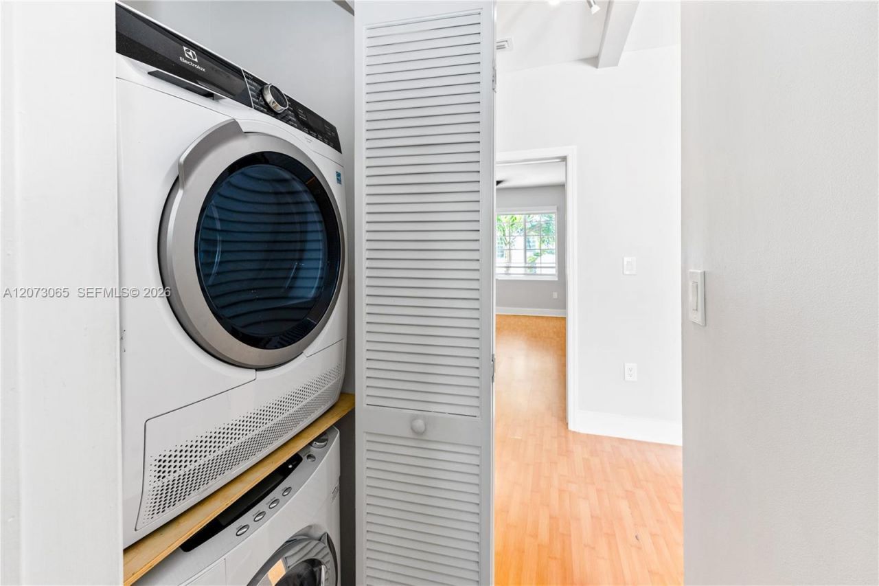 1000 Meridian Ave , Unit 8, Miami Beach, FL 33139 Photo