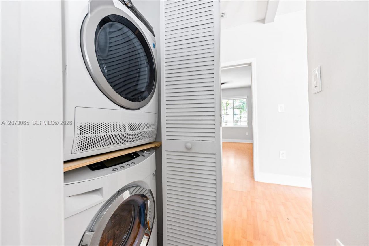 1000 Meridian Ave , Unit 8, Miami Beach, FL 33139 Photo