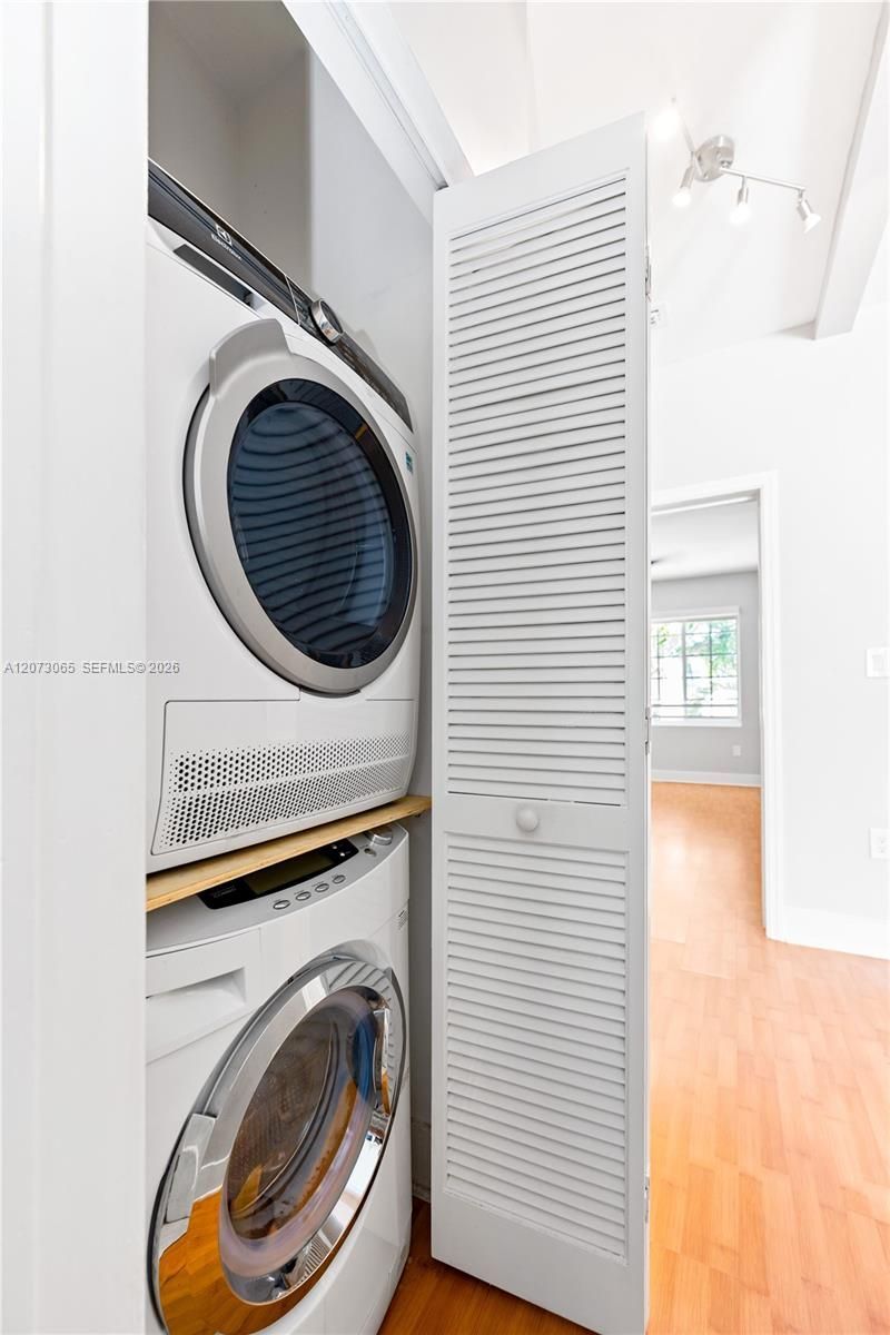 1000 Meridian Ave , Unit 8, Miami Beach, FL 33139 Photo