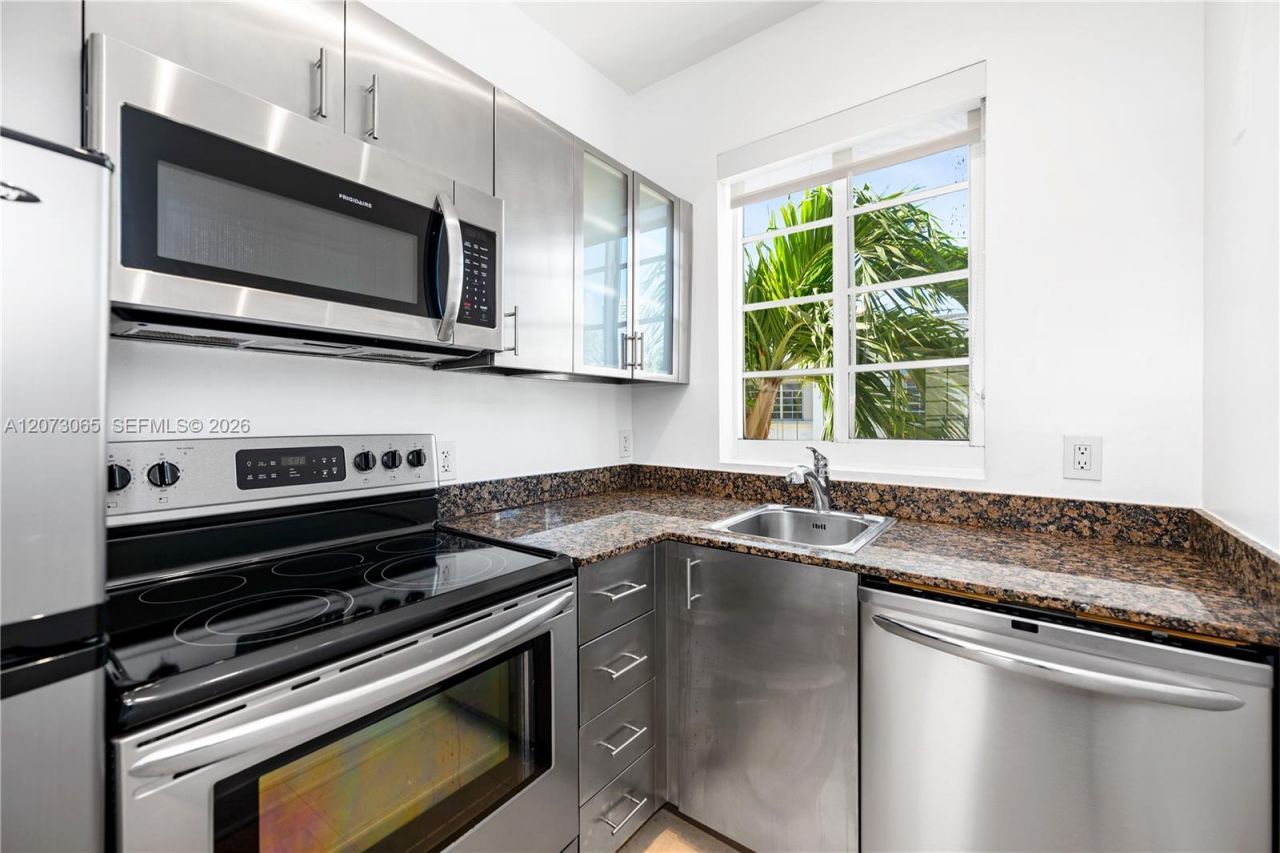 1000 Meridian Ave , Unit 8, Miami Beach, FL 33139 Photo