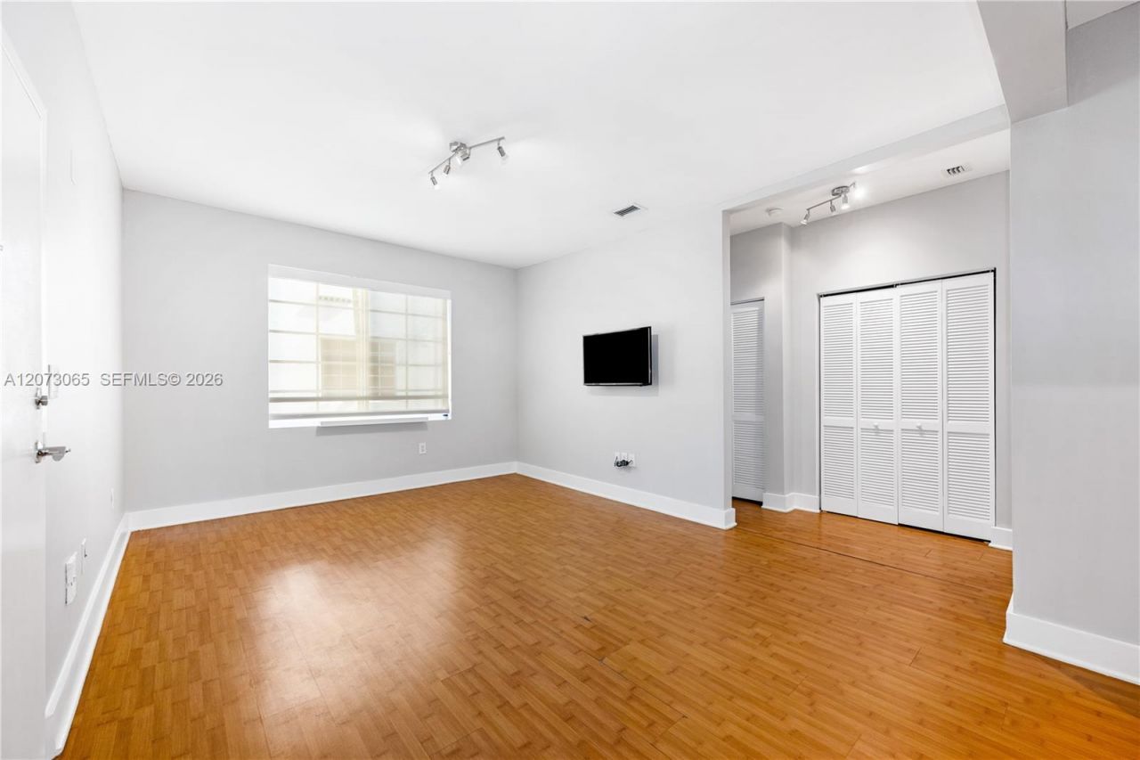 1000 Meridian Ave , Unit 8, Miami Beach, FL 33139 Photo