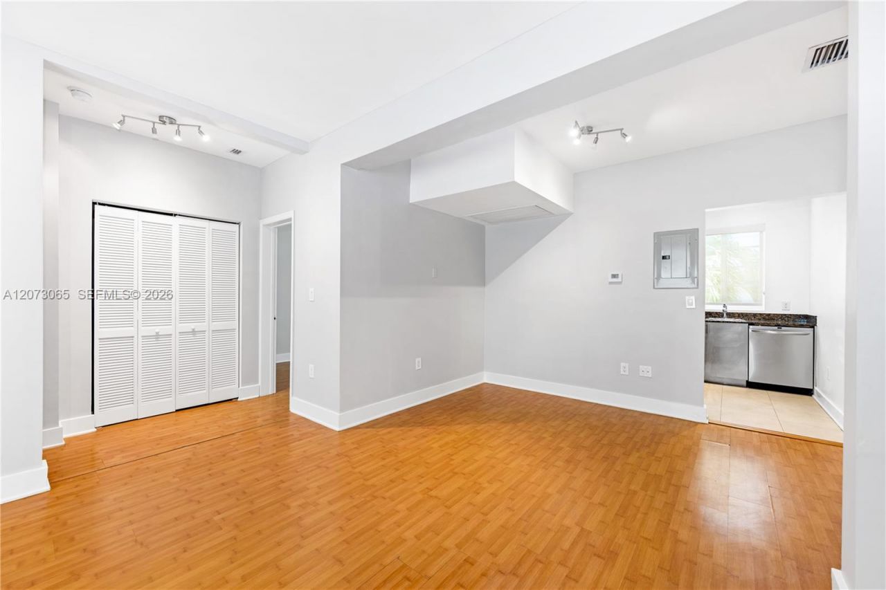1000 Meridian Ave , Unit 8, Miami Beach, FL 33139 Photo