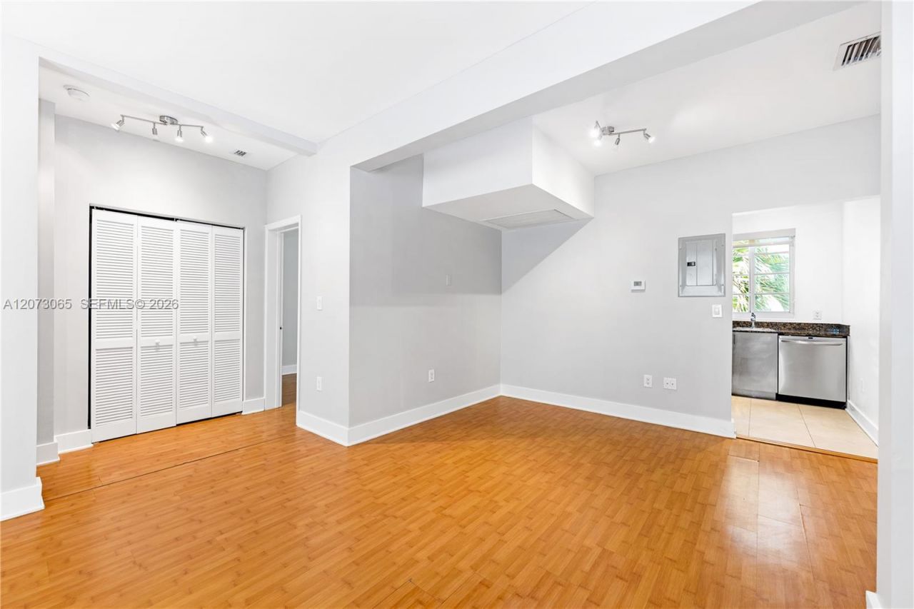 1000 Meridian Ave , Unit 8, Miami Beach, FL 33139 Photo
