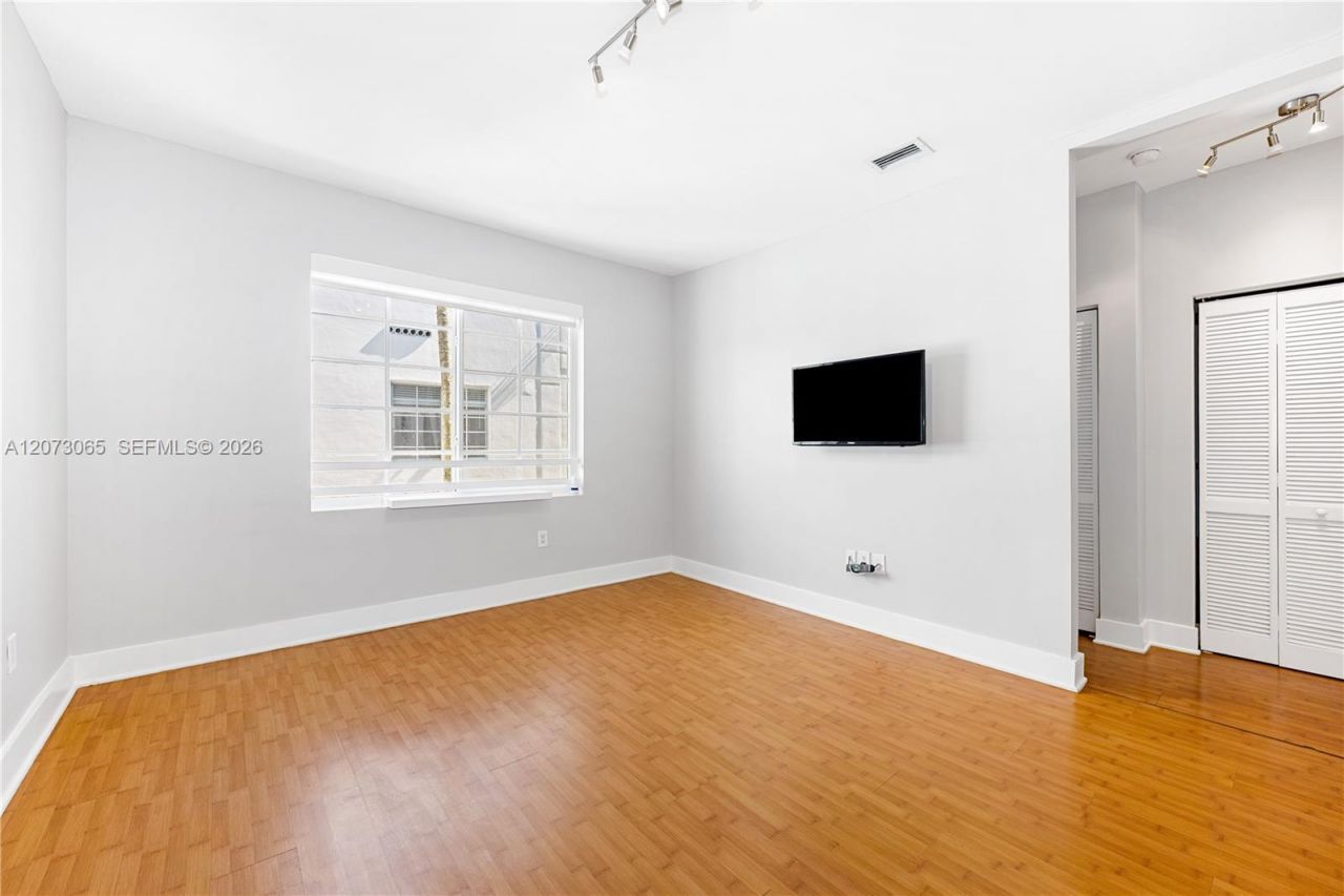 1000 Meridian Ave , Unit 8, Miami Beach, FL 33139 Photo