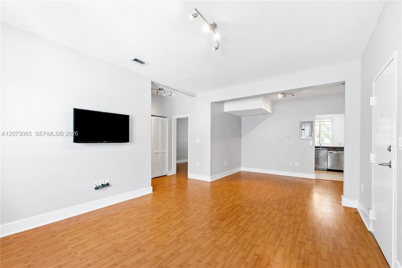 1000 Meridian Ave , Unit 8, Miami Beach, FL 33139 Photo