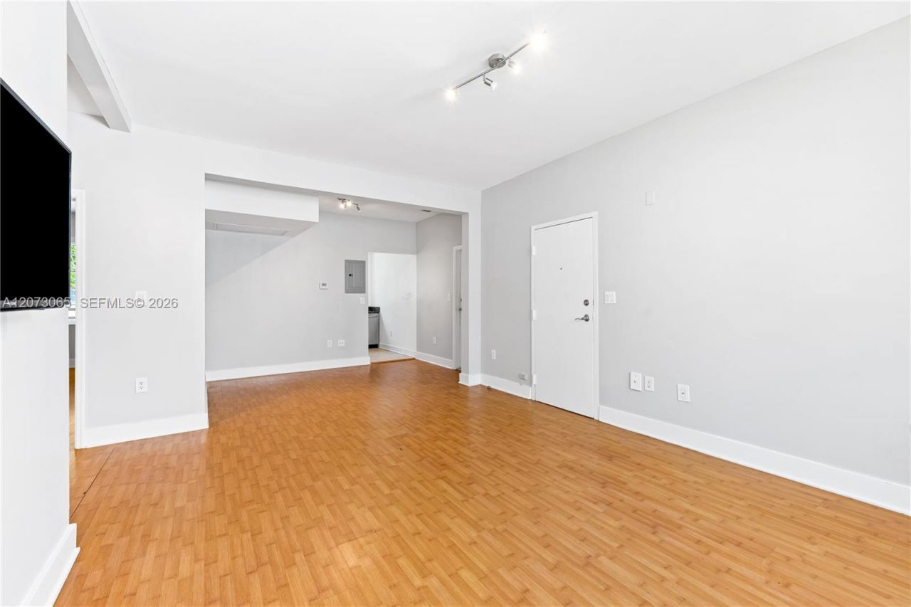 1000 Meridian Ave , Unit 8, Miami Beach, FL 33139 Photo